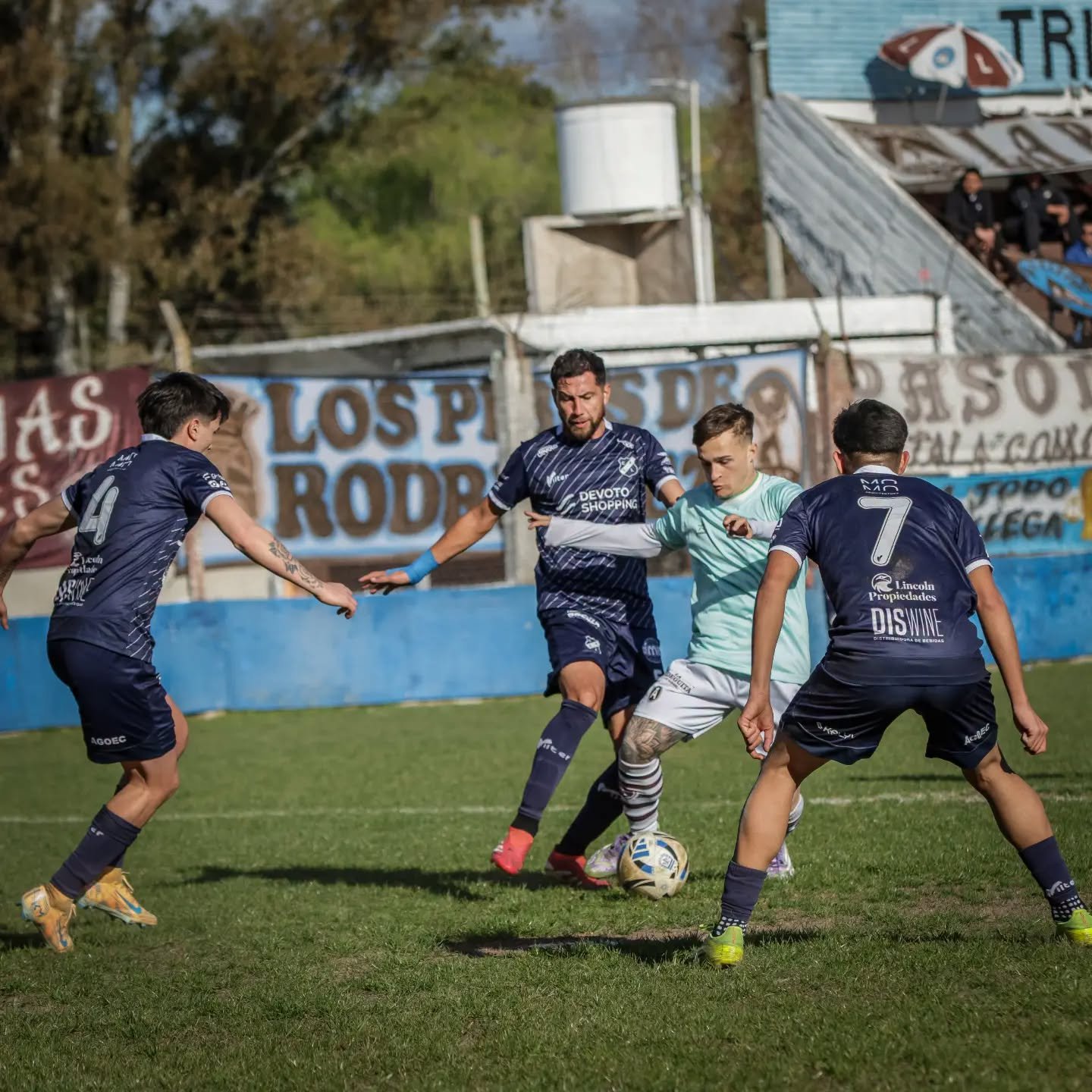 EMPATÓ EL MARRÓN EN EL RICARDO PUGA. EL LECHERO NO LEVANTA CABEZA